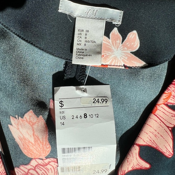 Navy and pink floral romper H&M NEW - Picture 2 of 9